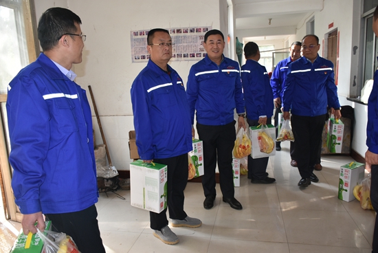 集團(tuán)機(jī)關(guān)黨支部到南韓村老年幸福院獻(xiàn)愛(ài)心