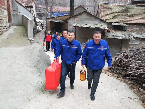 魯中水泥黨支部走訪慰問(wèn)困難群眾  山東重山集團(tuán)有限公司  今天